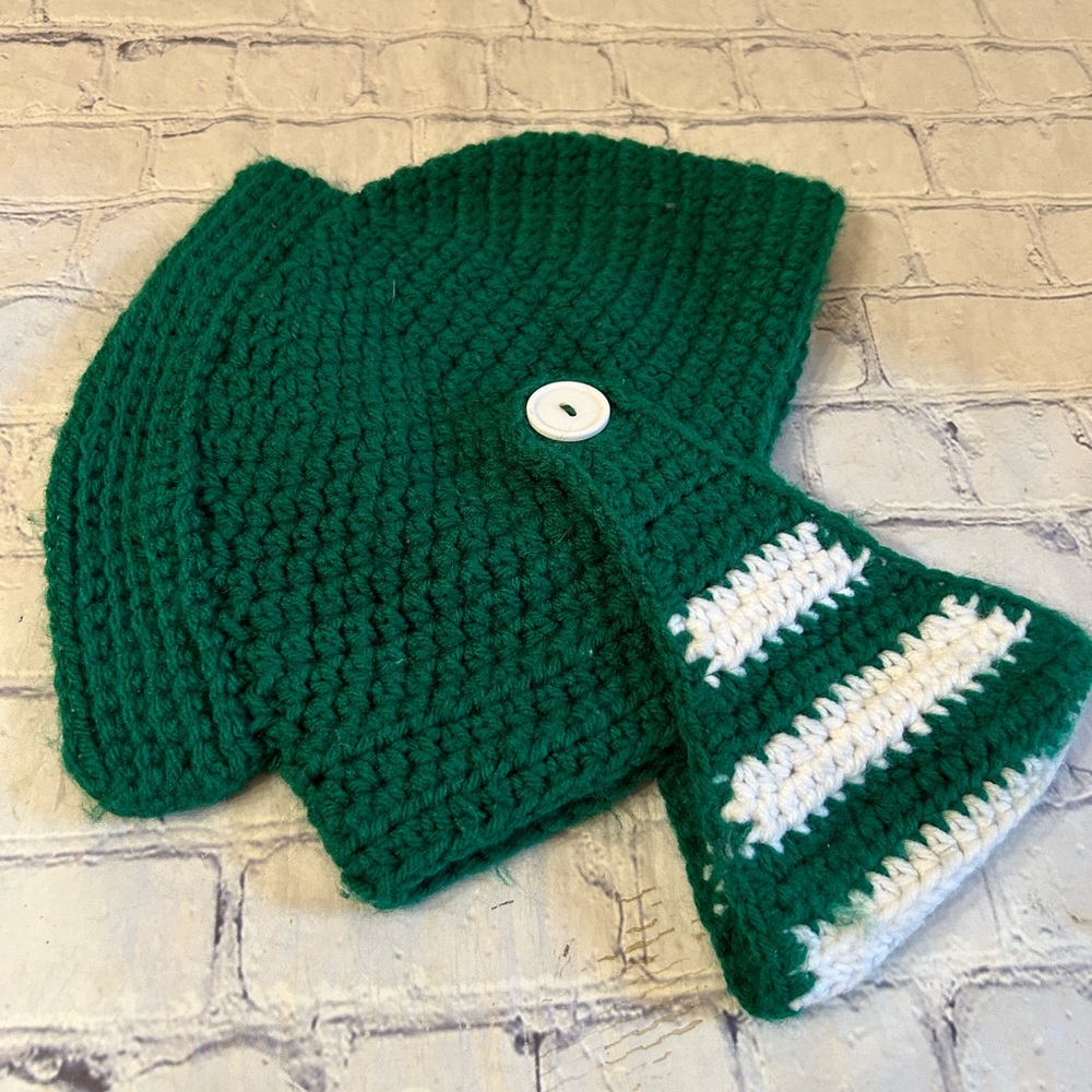 SIR KNIGHT HELMET GREEN AND WHITE CROCHET HAT